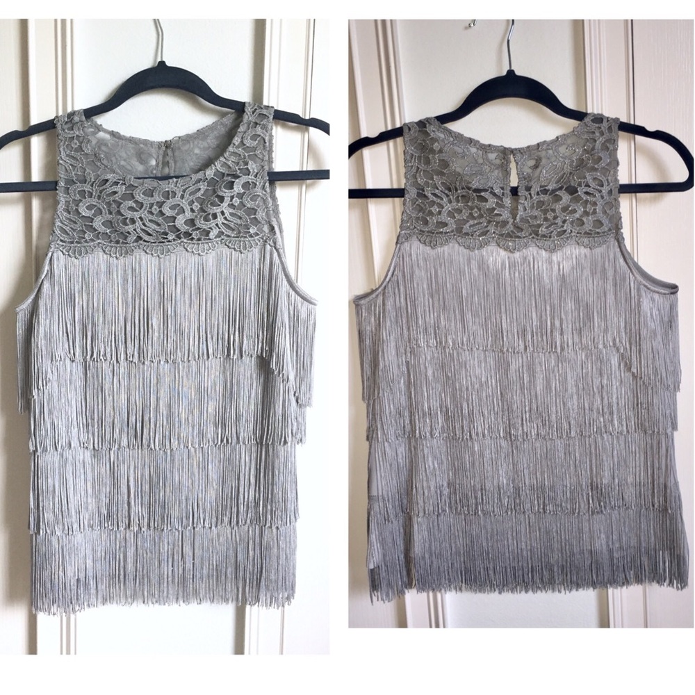 NWOT ❄️ WHBM SILVER FRINGE TOP!!!! ⬜️⬜️
